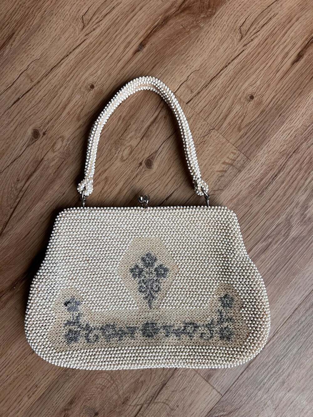 Vintage 1950s Lumared Beaded Handbag with Floral Beadwork and Kisslock